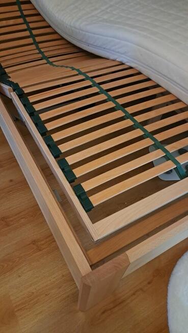 Łóżko drewniane 2×2,20 m z materacami