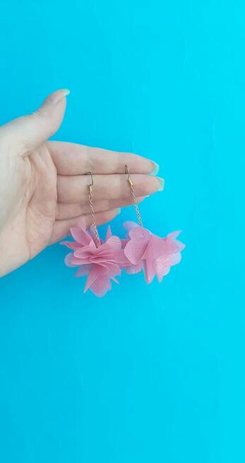 Kolczyki Białe kwiaty, długie wakacyjne, biżuteria pudrowy