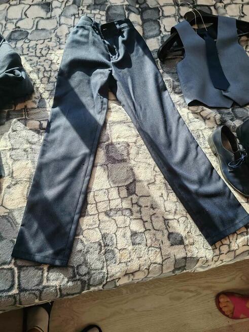 Do sprzedania garnitur dla chłopca na 152 cm + buty rozmiar 35