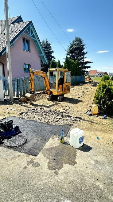 Roboty ziemne wykopy koparka i transport kruszywa