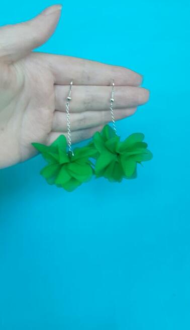 Kolczyki Białe kwiaty, długie wakacyjne, biżuteria pudrowy