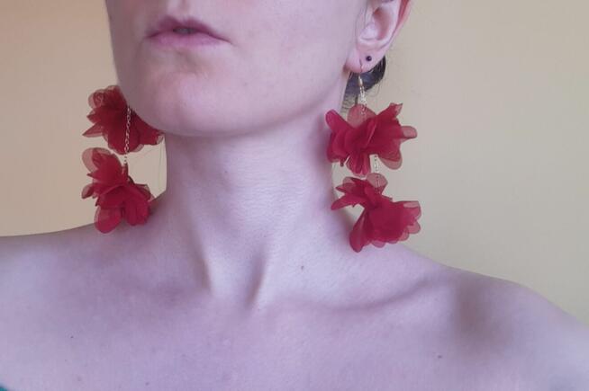 Wakacyjne kolczyki kwiaty czerwone wino