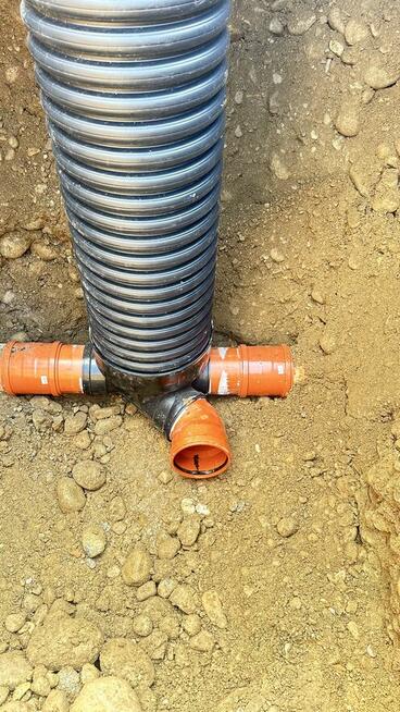 Roboty ziemne wykopy koparka i transport kruszywa