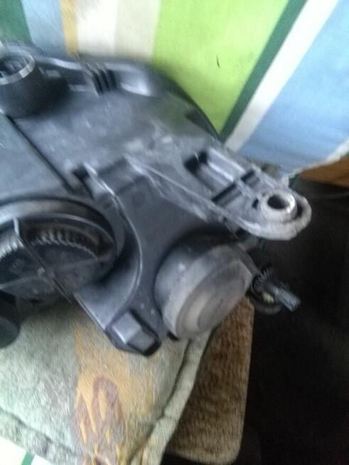 Reflektory przednie lewy+prawy