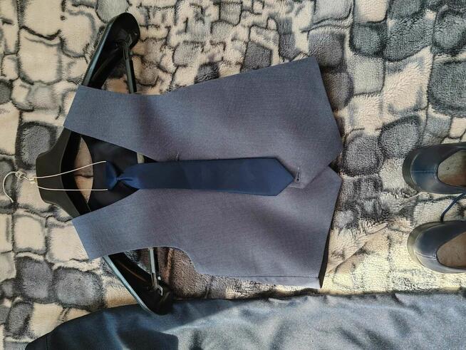 Do sprzedania garnitur dla chłopca na 152 cm + buty rozmiar 35