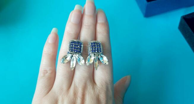 Małe kolczyki kryształki niebieskie cyrkonie