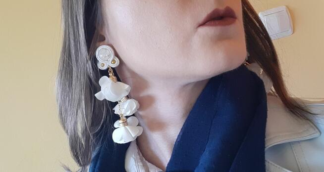 Kolczyki ślubne sutasz Białe kwiaty