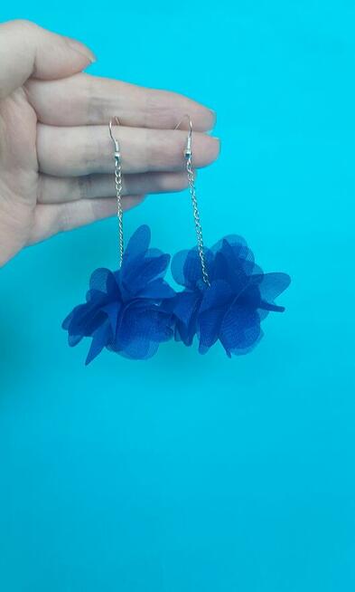 Kolczyki Białe kwiaty, długie wakacyjne, biżuteria pudrowy