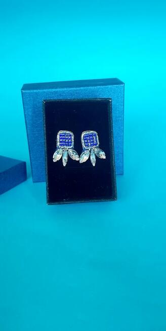 Małe kolczyki kryształki niebieskie cyrkonie