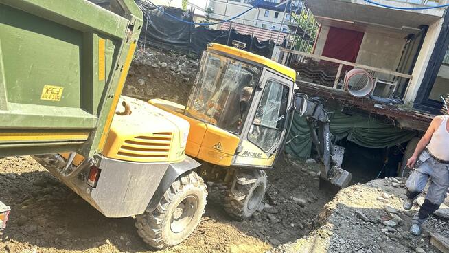 Roboty ziemne wykopy koparka i transport kruszywa