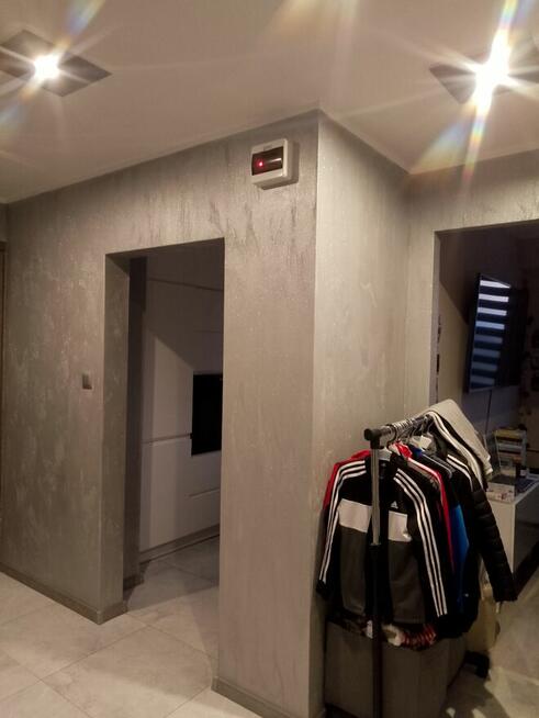 Sprzedam mieszkanie w bloku 61m ,3 pokoje .Cena 445 000 tyś.