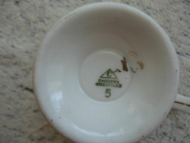 Dwie filiżanki z talerzykiem z Chodzieży