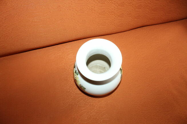 Porcelanowy wazonik Karolina Kwiaty Made in Poland Czasy PRL