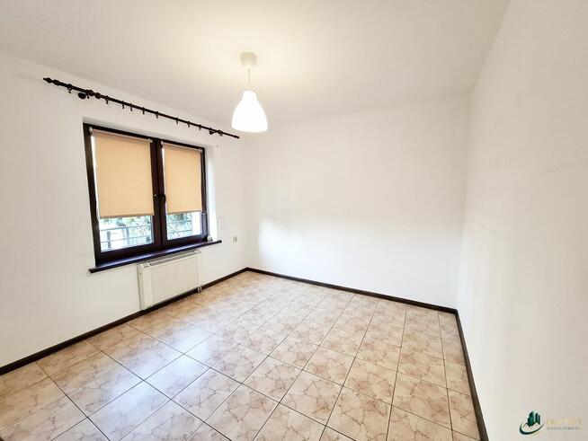 DUŻY DOM W ZABUDOWIE SZEREGOWEJ Z LOKALEM USŁUGOWYM