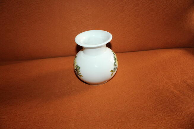 Porcelanowy wazonik Karolina Kwiaty Made in Poland Czasy PRL