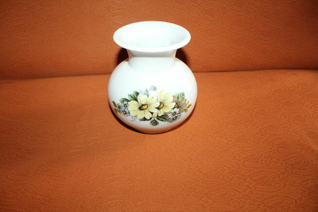 Porcelanowy wazonik Karolina Kwiaty Made in Poland Czasy PRL