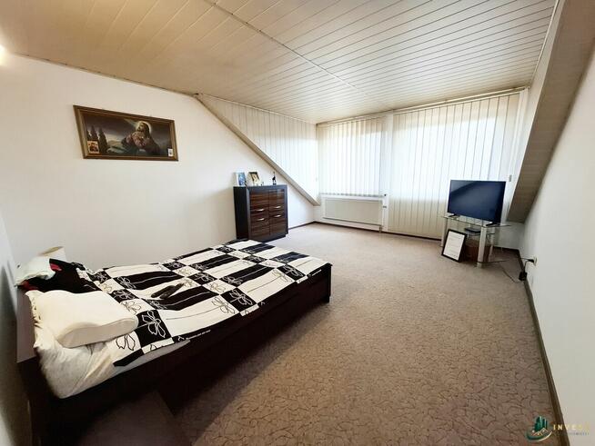 DUŻY DOM W ZABUDOWIE SZEREGOWEJ Z LOKALEM USŁUGOWYM