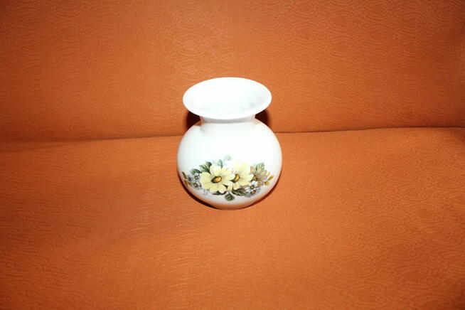 Porcelanowy wazonik Karolina Kwiaty Made in Poland Czasy PRL