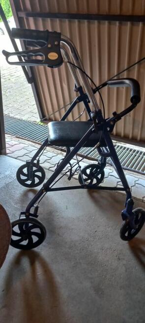 Sprzedam dwa chodziki i dwa wózki inwalidzkie