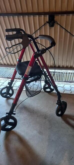 Sprzedam dwa chodziki i dwa wózki inwalidzkie