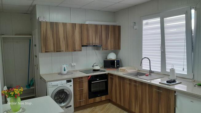 Urządzone mieszkanie w budynku z ogrodem i parkingami