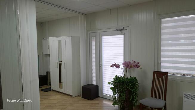 Urządzone mieszkanie w budynku z ogrodem i parkingami