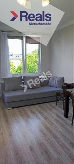 Stary Żoliborz, ciche dwa pokoje w kamienicy