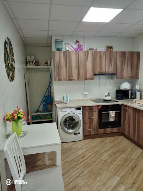 Urządzone mieszkanie w budynku z ogrodem i parkingami