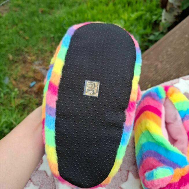 Wielokolorowe kapcie miś – nowe, bez metki,