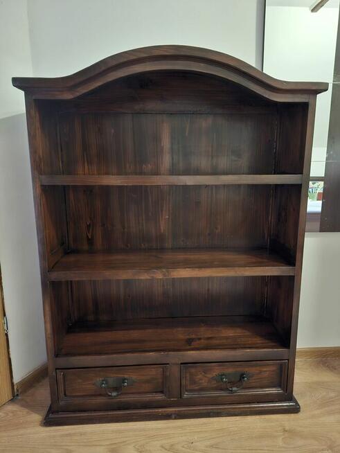 Piękne stylowe meble drewniane