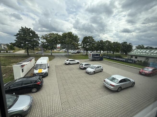 Duży parking, witryny 120-180m2   biura , sklep