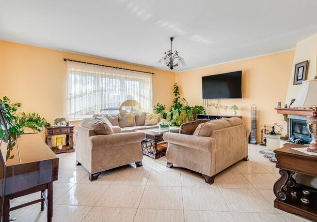 Przestronny dom z garażem i zadbanym ogrodem | Idealny do podziału | ok. Marino