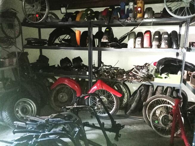 Stare motocykle, antyki, pamiątki z PRL.