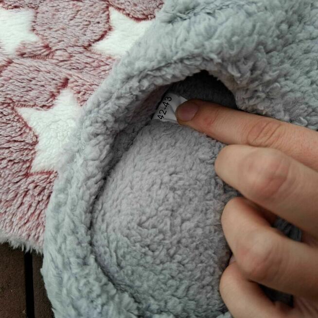 : Szare kapcie damskie z motywem kota – wkładka 26 cm