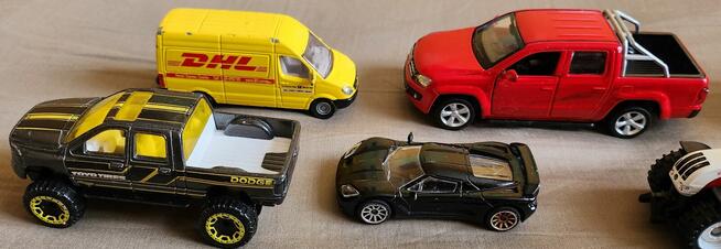 Zestaw 22 szt modeli aut hot wheels matchbox i innych