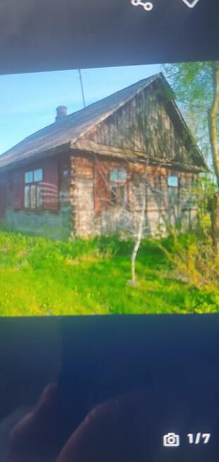 Drewniany dom w cichym miejscu