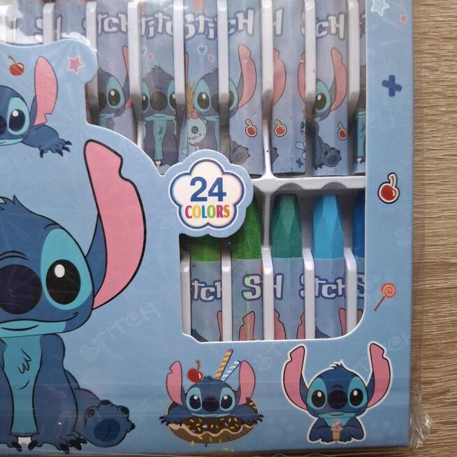 Zestaw 24 kolorowych kredek z motywem Stitcha
