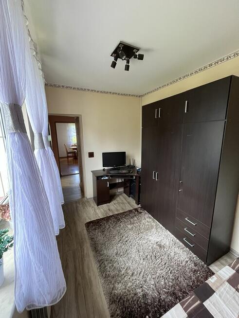 Urokliwe siedlisko na wsi z dużą działką, idealne na stałe za