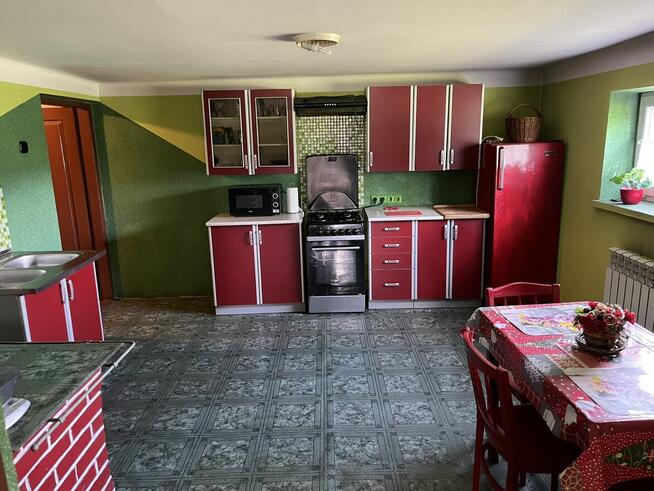 Urokliwe siedlisko na wsi z dużą działką, idealne na stałe za