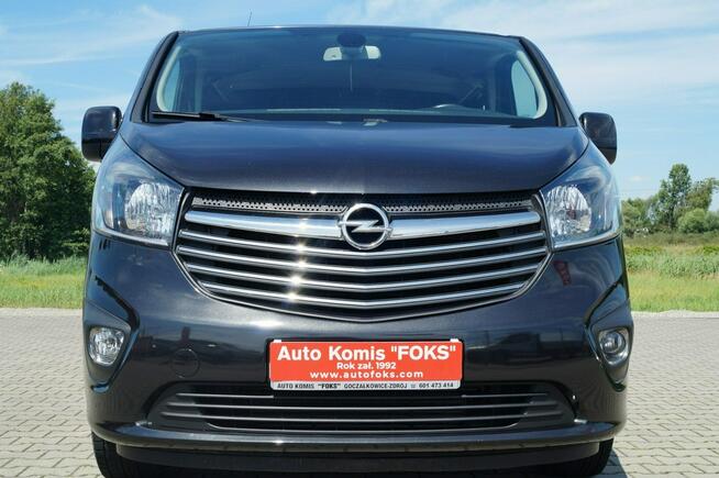 Opel Vivaro 5 os. LONG Brygadówka NAVI Hak grz. fotele climatronic Doinwestowany