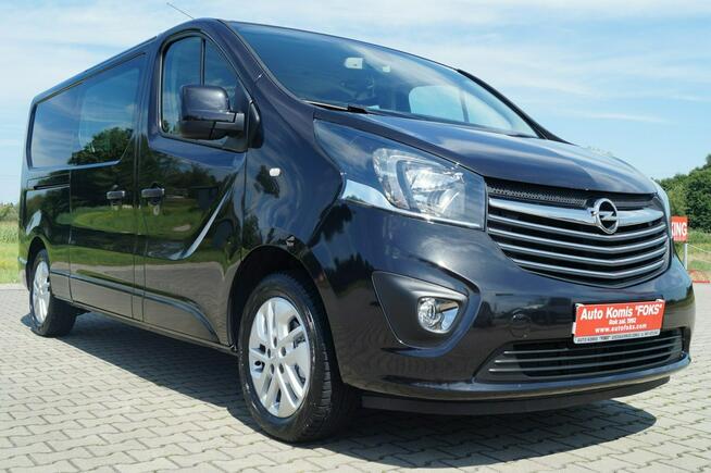 Opel Vivaro 5 os. LONG Brygadówka NAVI Hak grz. fotele climatronic Doinwestowany