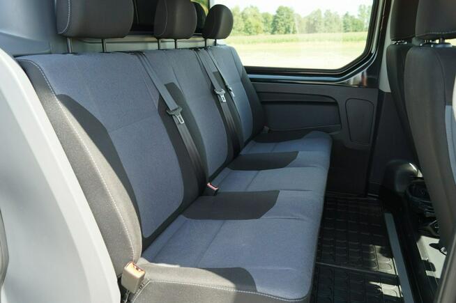 Opel Vivaro 5 os. LONG Brygadówka NAVI Hak grz. fotele climatronic Doinwestowany