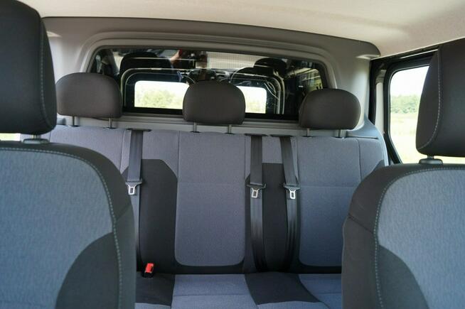 Opel Vivaro 5 os. LONG Brygadówka NAVI Hak grz. fotele climatronic Doinwestowany