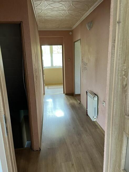 Urokliwe siedlisko na wsi z dużą działką, idealne na stałe za