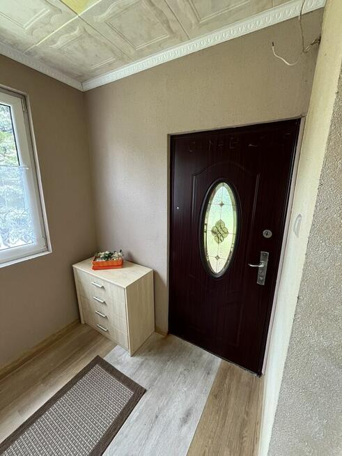 Urokliwe siedlisko na wsi z dużą działką, idealne na stałe za