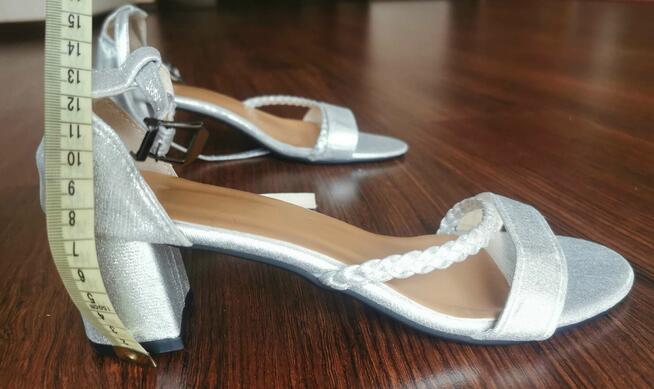 sandałki damskie na obcasie