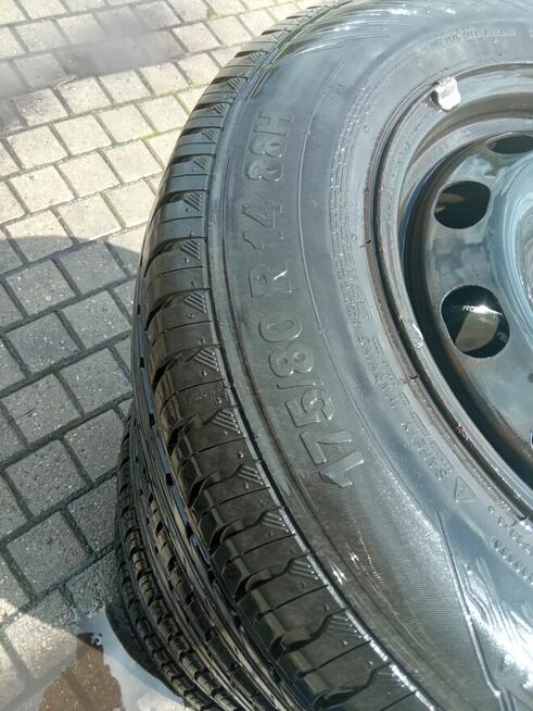 Oferuję używaną felgę stalową do samochodu marki z oponami o