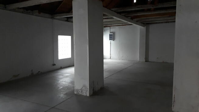 Hala, magazyn przy drodze krajowej nr8