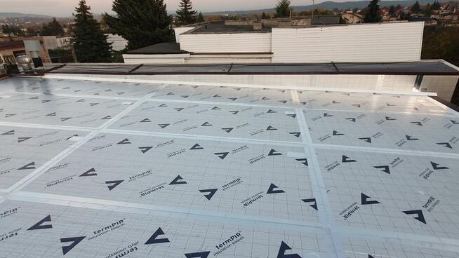 Dom bliźniak w spokojnej, cichej okolicy centrum miasta.