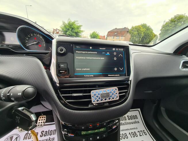 Peugeot 2008 SzklanyDach Navi PDC Kamera 2xPDC Półskóry GripControl Klimatronik Alu